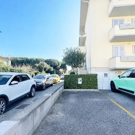 Casa Luca Con Parcheggio By Zoom In Earth דירה